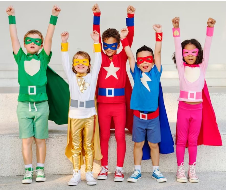 Superhelden-Kindergeburtstag: Spiele und Aktivitäten für kleine Superstars