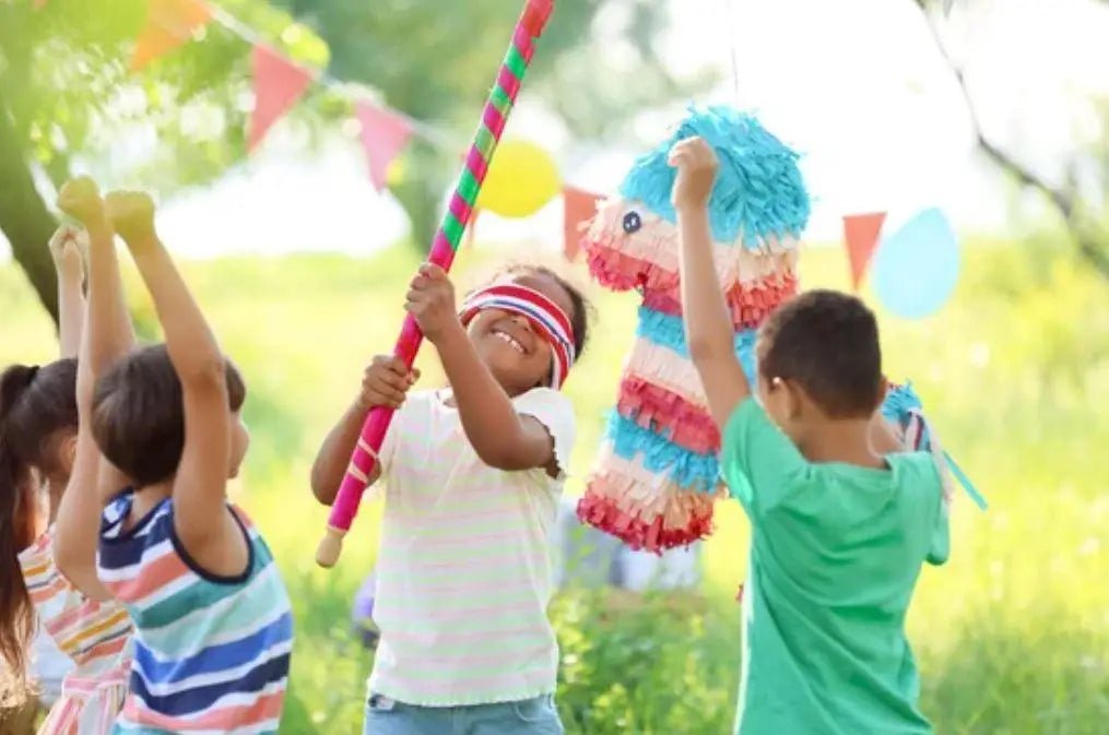 10 Schritte, um eine unvergessliche Schnitzeljagd für den Kindergeburtstag zu organisieren