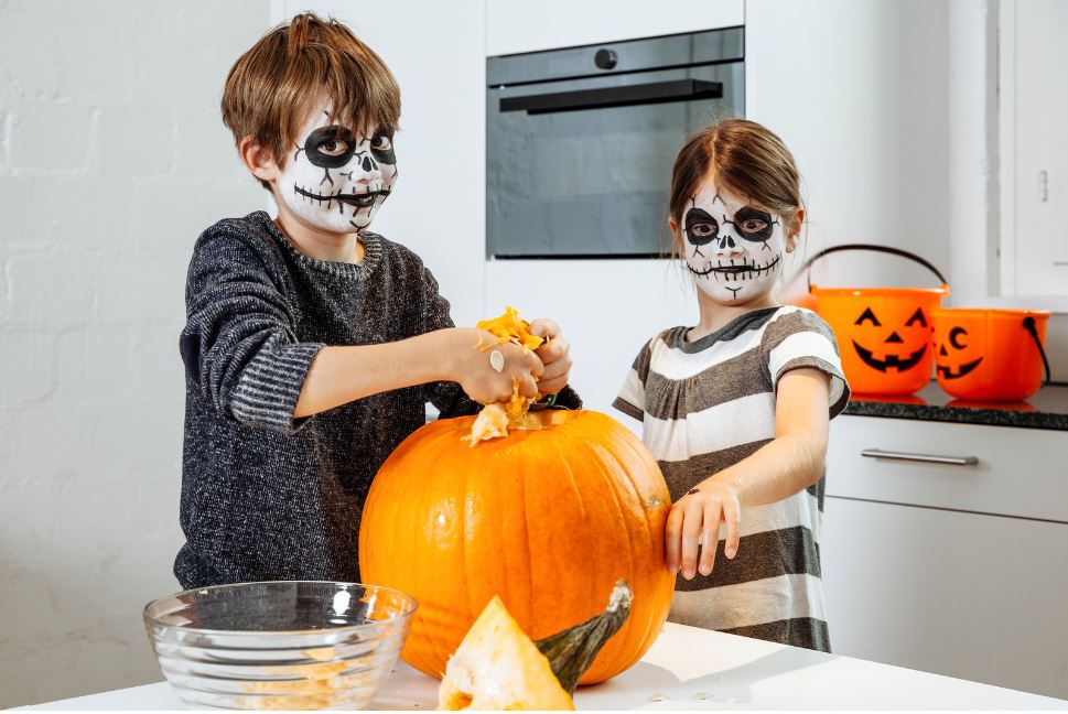 Halloween-Schminke für Kids: Coole Tipps zum Gruselig-Werden