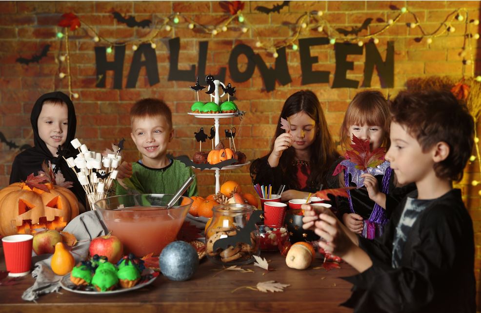 Süßes oder Saures: So gelingt deine perfekte Halloween-Party für Kinder