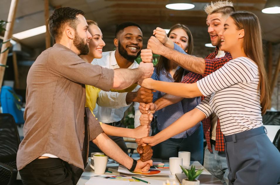 Team-Building Schnitzeljagd: Spielerisch zum perfekten Team