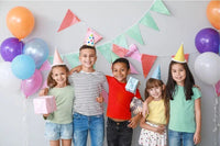 Geschenke zum Kindergeburtstag: Von cool bis kreativ - für jedes Alter das Richtige - schnitzeljagd-kinder