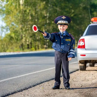 Räuber und Gendarm Spielhandbuch – So wird die Verfolgungsjagd zum Riesenspaß! 🎮👮‍♀️🏆 - schnitzeljagd-kinder