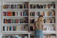 Schatzsuchen-Versteck im Bücherregal - schnitzeljagd-kinder
