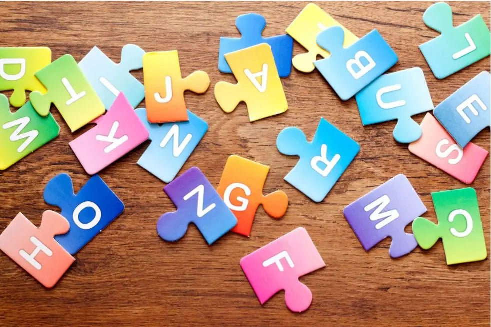 Spielerisch lernen mit dem Buchstaben-Puzzle: Wie Ausschneiden und Zusammensetzen die Sprachentwicklung fördert