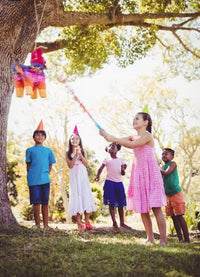Was Ist Ein Pinata? Alles über Piñatas: Bunte Überraschungen für Kinderfeste - schnitzeljagd-kinder