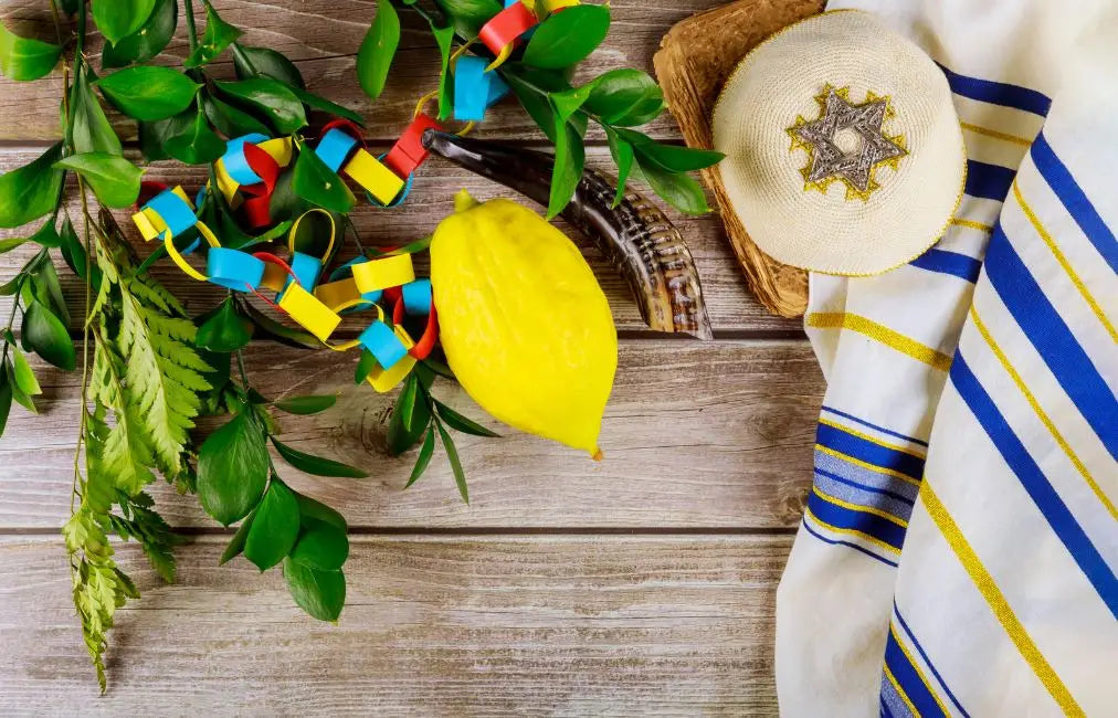 Papier-Girlanden-Kette: Farbenfrohe Schnipsel verwandeln